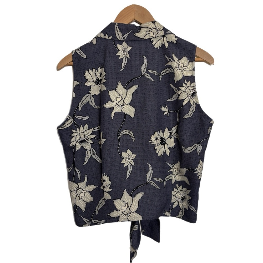 Tommy Bahama 100% silk Hawaiian style tie front button up sleeveless blouse - Picture 2 of 3